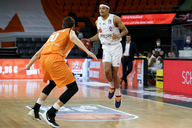 也点燃了球 也点燃了球