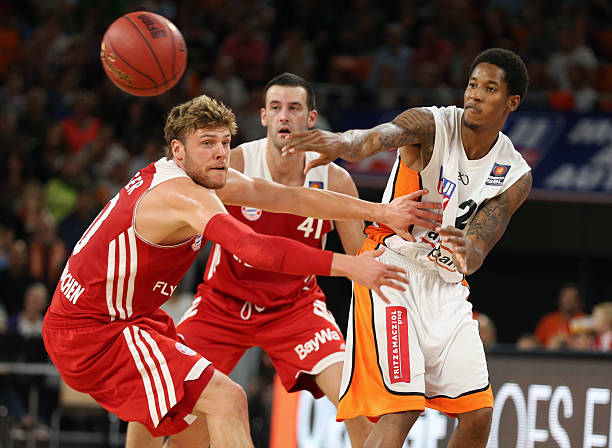 同铸就了他 同铸就了他